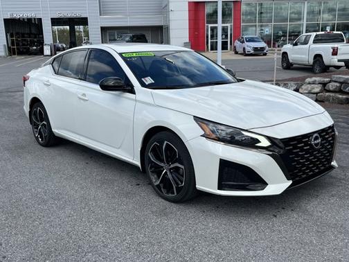 Pearl White 2023 Nissan Altima 2.5 SR