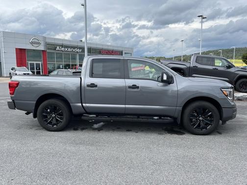2024 Nissan Titan SV