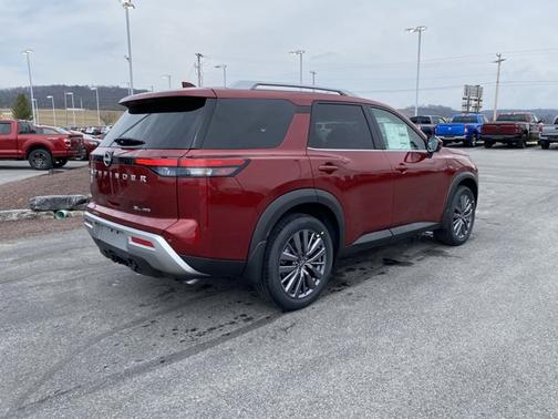 2025 Nissan Pathfinder SL