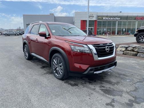 2025 Nissan Pathfinder SL