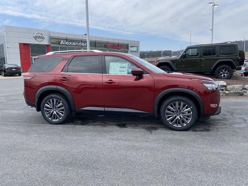 2025 Nissan Pathfinder SL