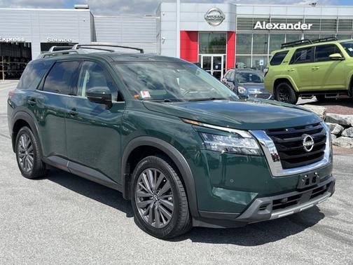 Green Pearl 2023 Nissan Pathfinder SL