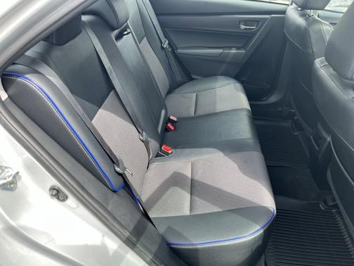 Classic Silver Metallic 2018 Toyota Corolla SE