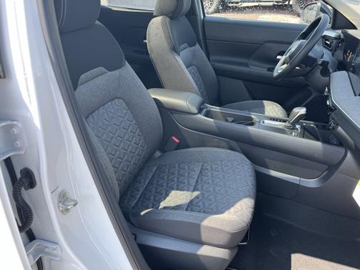 Aspen White Tricoat 2026 Nissan Kicks SV
