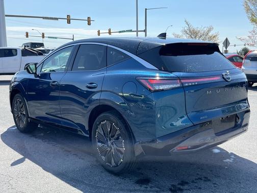 Aurora Blue Pearl Metallic/Super Black 2026 Nissan Murano Platinum