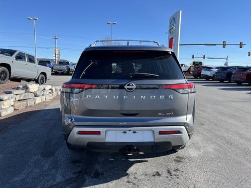 2024 Nissan Pathfinder SL