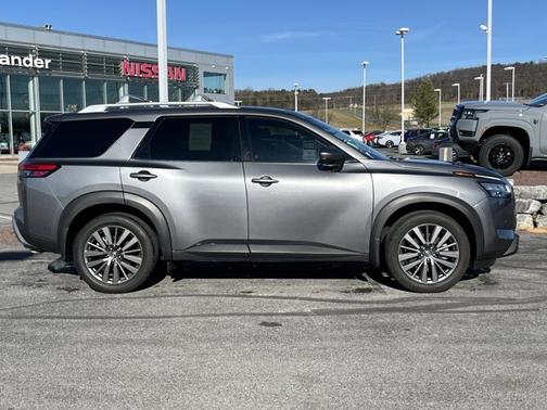 2024 Nissan Pathfinder SL