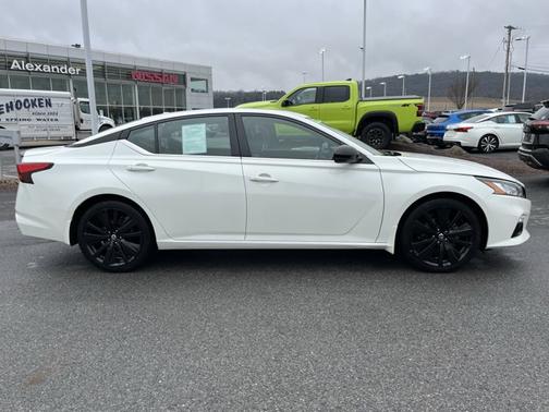 2022 Nissan Altima 2.5 SR