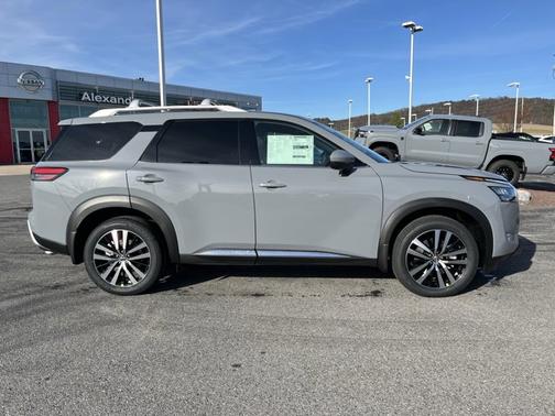 2025 Nissan Pathfinder Platinum