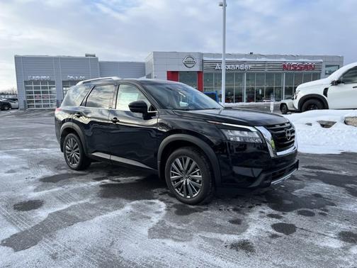2025 Nissan Pathfinder SL
