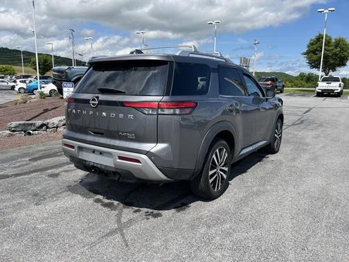 2023 Nissan Pathfinder Platinum
