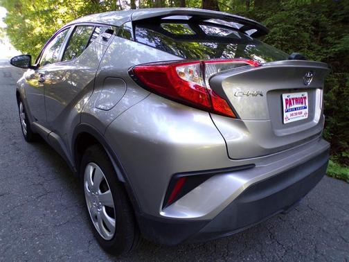 Silver Knockout Metallic 2019 Toyota C-HR LE