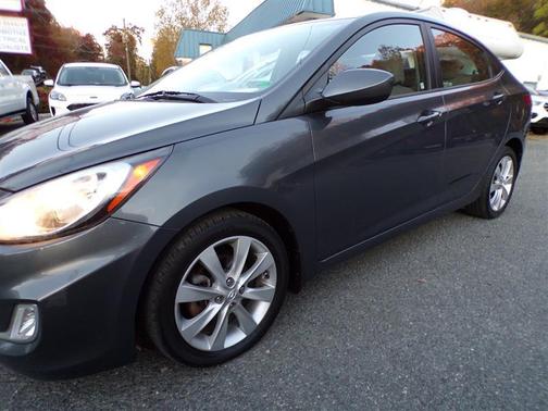 2012 Hyundai Accent GLS