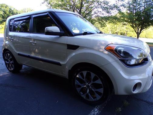 White 2012 Kia Soul +