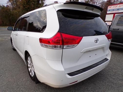 2011 Toyota Sienna XLE