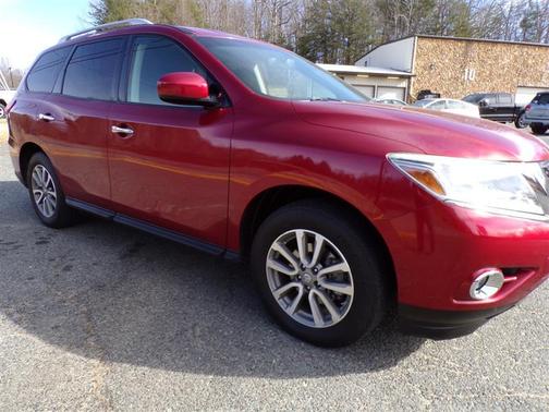 2016 Nissan Pathfinder SV