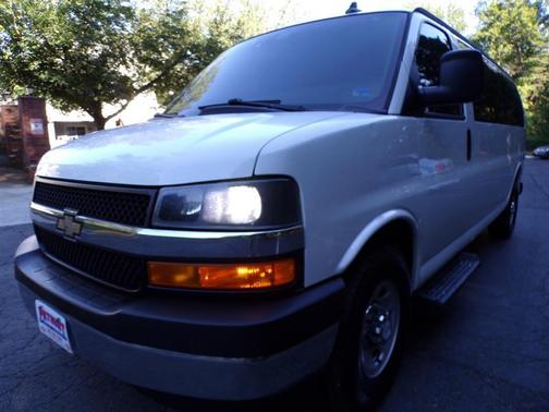Summit White 2019 Chevrolet Express 3500 LT