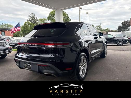 2022 Porsche Macan Base