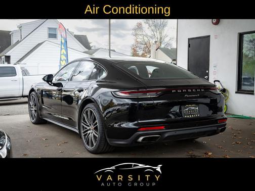 2021 Porsche Panamera 