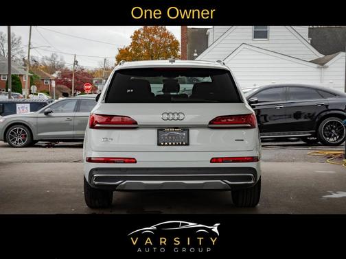 2023 Audi Q7 45 Premium Plus