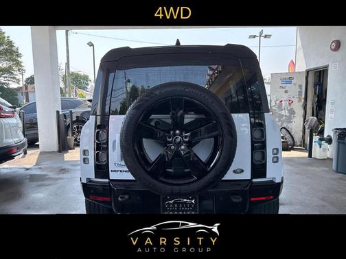 2023 Land Rover Defender 110 V8