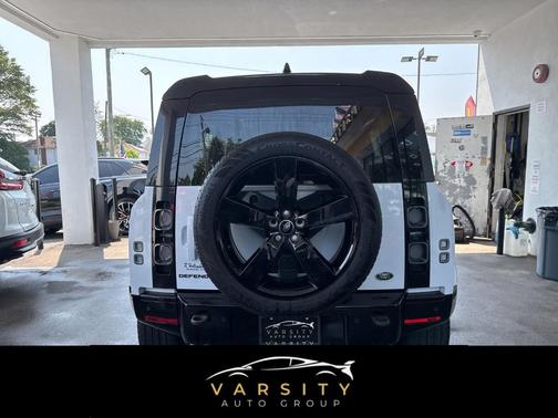 2023 Land Rover Defender 110 V8