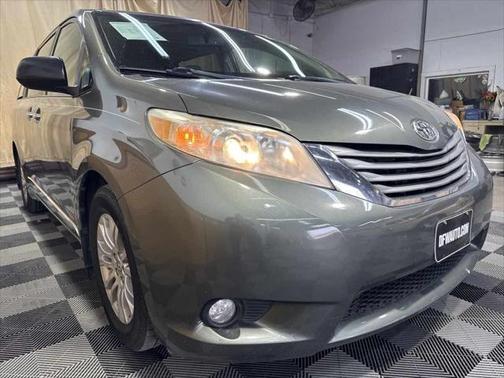 2012 Toyota Sienna XLE