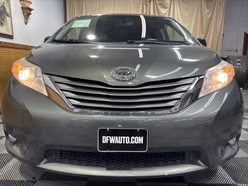 2012 Toyota Sienna XLE