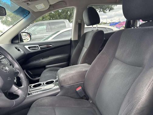2016 Nissan Pathfinder SV