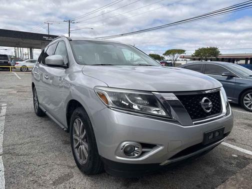 2016 Nissan Pathfinder SV