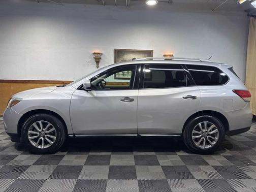 2016 Nissan Pathfinder SV