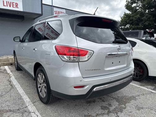 2016 Nissan Pathfinder SV