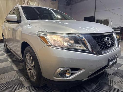 2016 Nissan Pathfinder SV