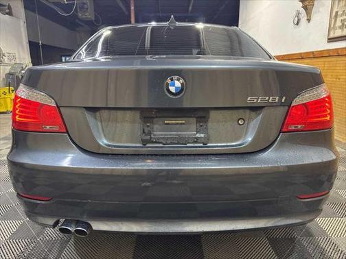 2008 BMW 528 528i