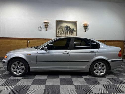 2005 BMW 325 325i