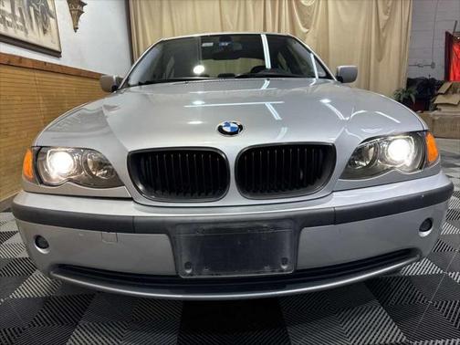 2005 BMW 325 325i