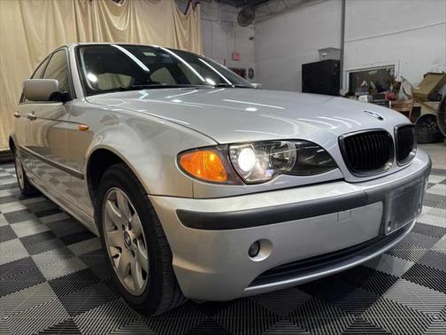 2005 BMW 325 325i