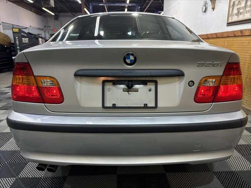 2005 BMW 325 325i