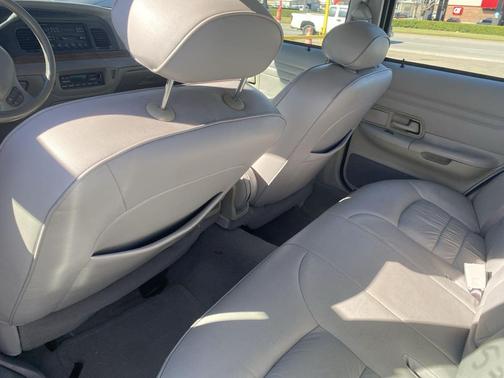 2002 Ford Crown Victoria LX