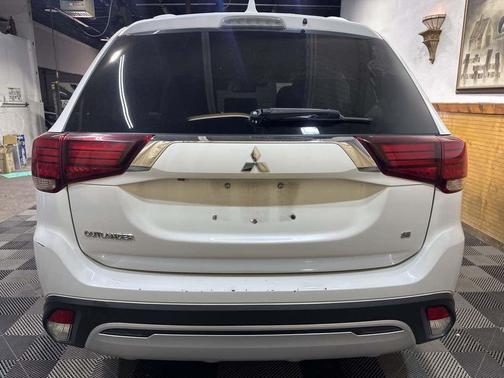 2020 Mitsubishi Outlander SE