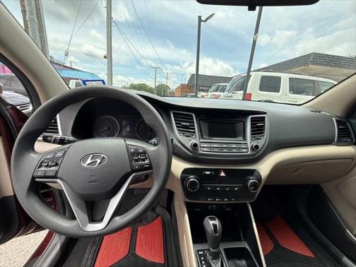 2017 Hyundai TUCSON SE
