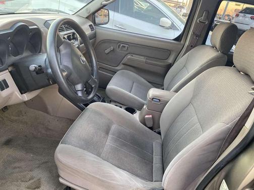 2002 Nissan Frontier XE Crew Cab