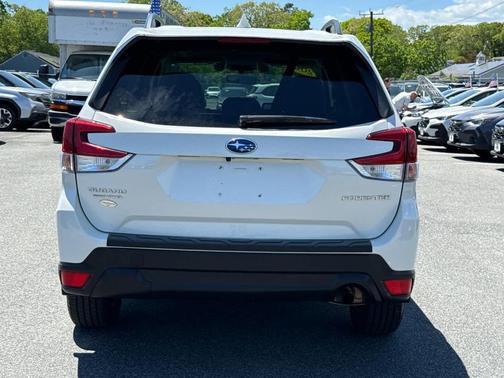 Crystal White Pearl 2020 Subaru Forester Premium