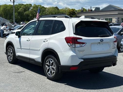 Crystal White Pearl 2020 Subaru Forester Premium