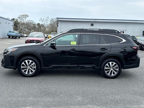 Crystal Black Silica 2025 Subaru Outback Premium