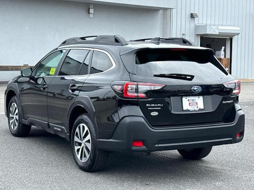 Crystal Black Silica 2025 Subaru Outback Premium