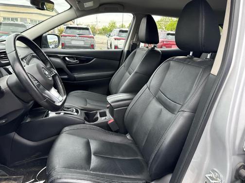 Brilliant Silver 2017 Nissan Rogue Sport SL