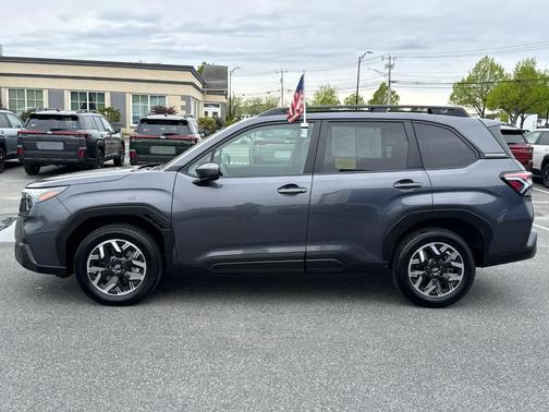 Magnetite Gray Metallic 2025 Subaru Forester Premium