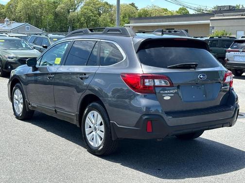 Magnetite Gray Metallic 2018 Subaru Outback 2.5i Premium