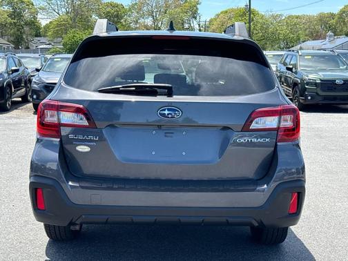 Magnetite Gray Metallic 2018 Subaru Outback 2.5i Premium
